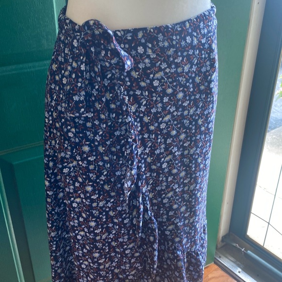 🎉HP🎉Madewell Ruffled-Edge Midi Wrap Skirt, Harvest Vine Blue - Picture 4 of 12